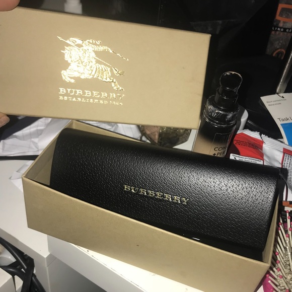 Burberry eyeglasses!! Authentic 100% - Picture 1 of 4